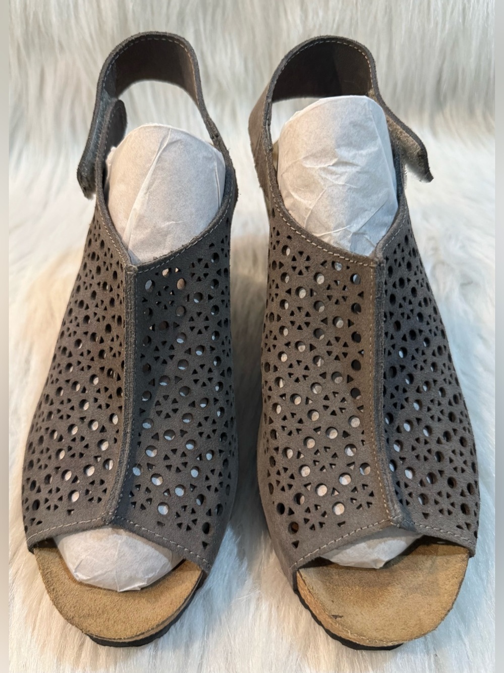 Bio-Gold Women’s Platform Wedge Sandals Perforated Suede Cork Gray Size 8 EUC - Picture 2 of 10